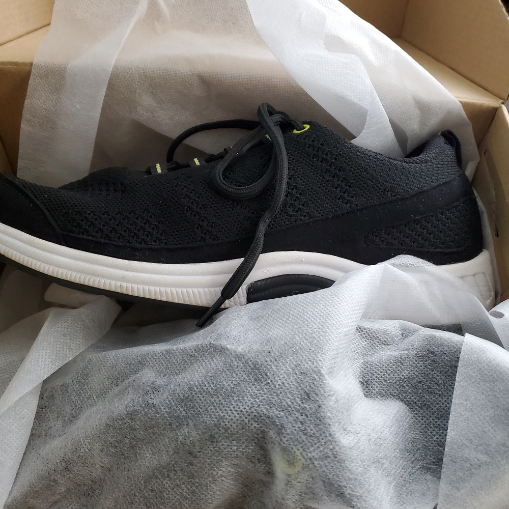 OrthoFeet sneakers